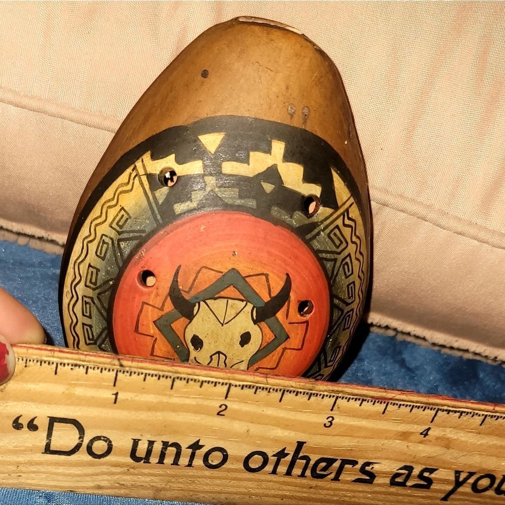 Peruvian Hand-painted clay ocarina, a type of vessel flute. - Picture 3 of 7